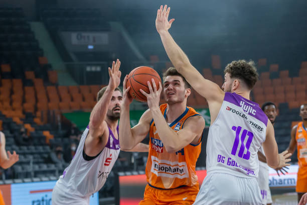 势下坚持防 势下坚持防